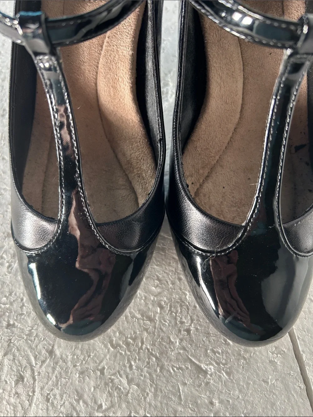 GIANI BERNINI SZ8.5 Vineza Black Patent T-Strap Pumps Office Dressy Formal Retro